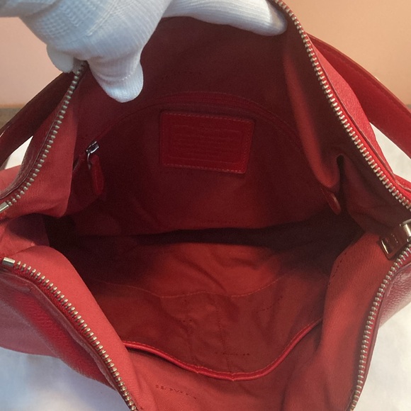 GUC. Coach Turnlock Hobo - Picture 8 of 16